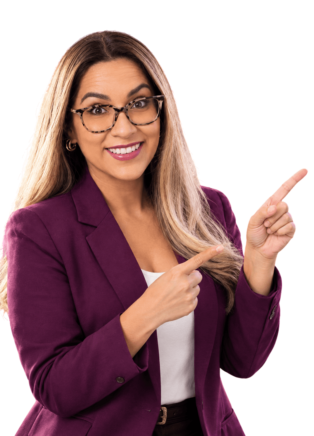Fa Sandoval sonriendo y señalando los pasos de implementación